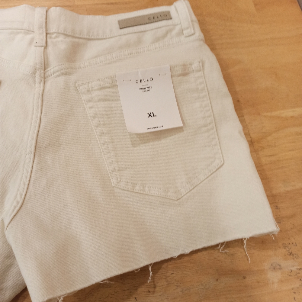 NWT women's Cello White Boyfriend cutoff Shorts SIZE XL - Picture 11 of 16